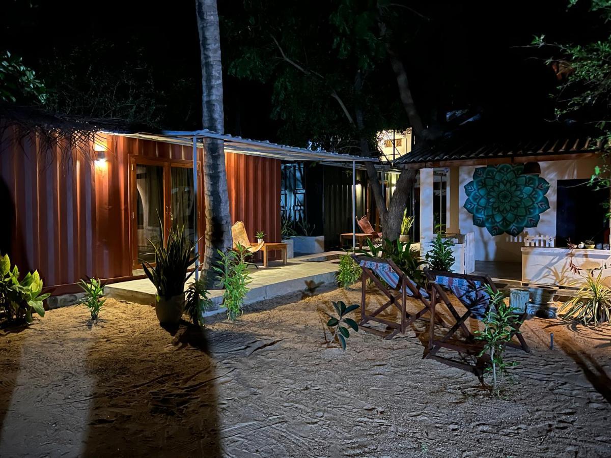 Little Lagoon Hostel アルガムベイ エクステリア 写真